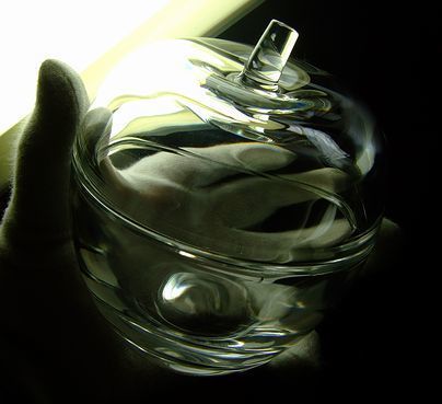 ティファニーのアップルボックスへ名入れ彫刻|Tiffany Box.jpg