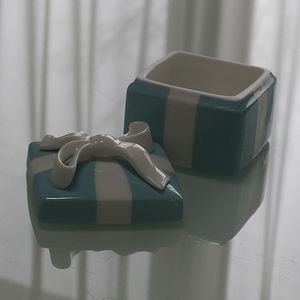 ティファニーのブルーボウボックスへ名入れ|置き物Ptop2.jpg