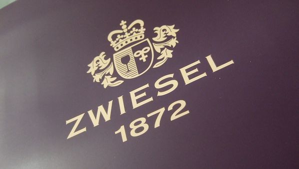 ショット・ツヴィーゼル ピルスナーへ名入れ|商品Ptop画像ロゴ.jpg