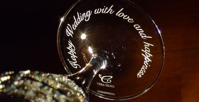 ウエッジウッドのグラスへ名入れ｜シークインビアグラスペアのご結婚祝い.jpg