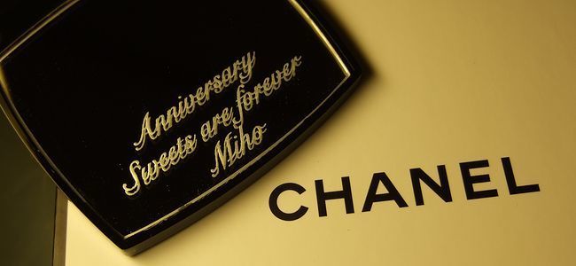 シャネルのミラーへ名入れ［完成写真2：CHANEL ダブルミラー ミロワール ドゥーブル ファセット ］.jpg