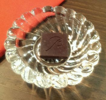 バカラ ボリュートトレイ お誕生日お祝いの彫刻プレゼント.jpg