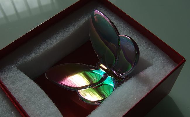 バカラの蝶へ名入れ|ラッキーバタフライ商品写真⑤箱入り.jpg