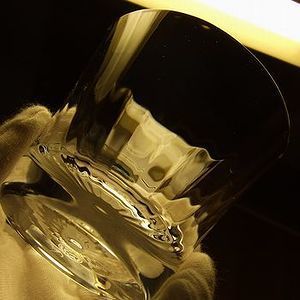 バカラ ミルニュイタンブラーの全体写真。名入れ彫刻に対応した特別なギフトに最適な高級クリスタルグラス。結婚祝い、誕生日、記念日などにぴったり