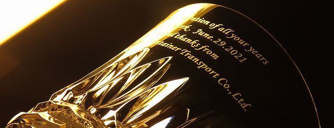 バカラ【Baccarat】イヤーグラスへ名入れ彫刻(側面)|ティアラタンブラー2021のご退職記念品.jpg