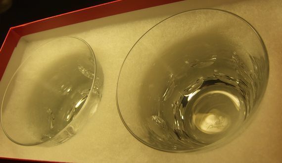 Baccarat ベルーガタンブラー箱入りTop.jpg