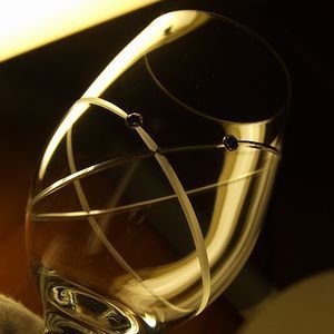 ウエッジウッドのワイングラスへ名入れ｜プロミシス ウィズディスリングtop側画像.jpg
