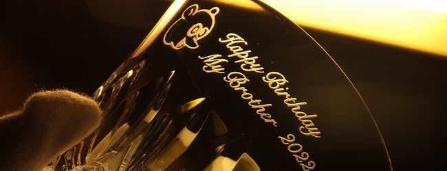 バカラ【Baccarat】イヤーグラスへ名入れ彫刻(側面)|ティアラタンブラー2021の誕生日プレゼント.jpg