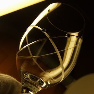 ウエッジウッドのワイングラスへ名入れ【ウィズディスリング】商品Mトップ画像.jpg
