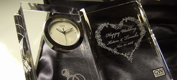 ご結婚祝いをお探しの方｜名入れ時計彫刻写真.jpg