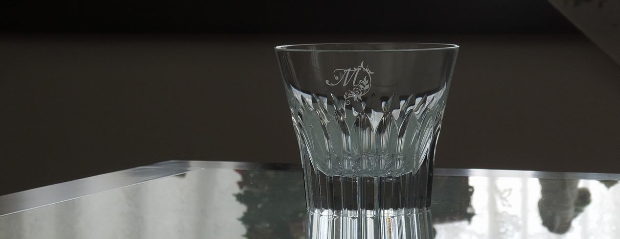 バカラ【Baccarat】イヤーグラスへ名入れ彫刻(側面)|ティアラタンブラー2021のご退職記念品.jpg