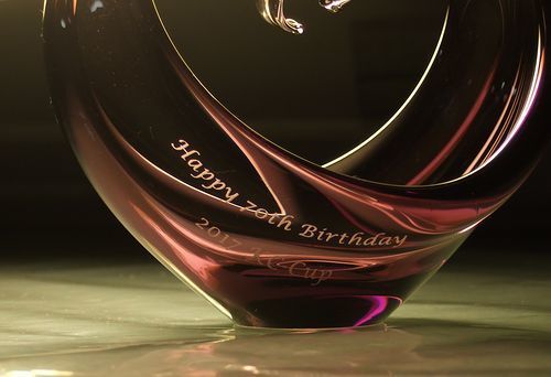 スガハラガラスの花瓶へ名入れ|ハートクルヴァ誕生日プレゼント.jpg