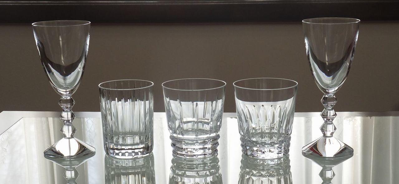 ティファニーのロゴ入りハートボックスやバカラのフォトフレーム、グラス、時計など多彩な名入れ彫刻ギフトの制作事例写真