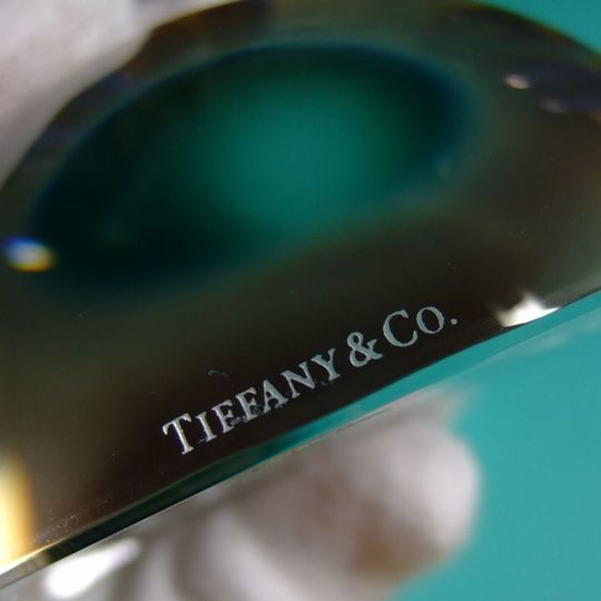 ティファニーへ名入れ｜クリスタルボックス＆ペーパーウエイト