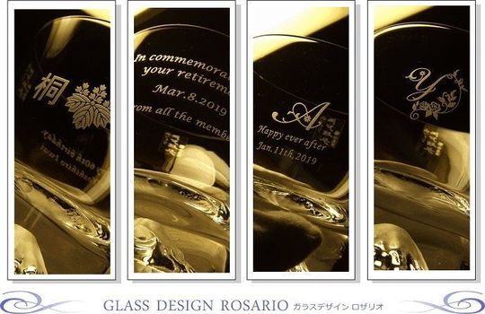 田島硝子の富士山ロックグラスに校章入り退職祝い、装飾付きメッセージ彫刻、シンプルなイニシャル彫刻を施した名入れデザイン例