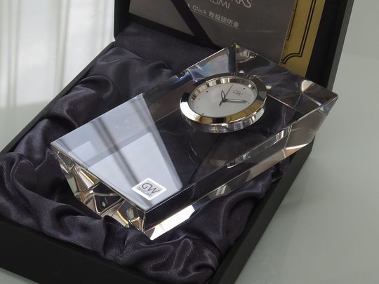 名入れ刻印時計【クリスタル記念品】ナルミ｜エンバシークロック（M）