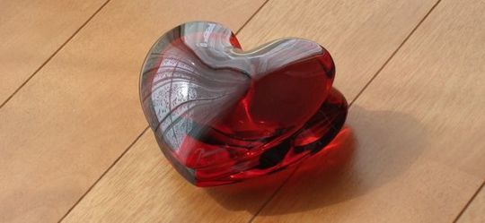 バカラの置物へ名入れ刻印【ザンザンハートレッド】オーダーメイドの記念品