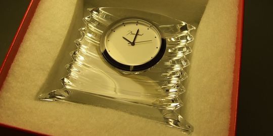 バカラ 名入れ彫刻 時計｜時を超えて輝く、想いを刻むクリスタル