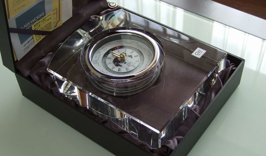 名入れ時計【クリスタル記念品】ナルミの世界時計｜カーヴクロック