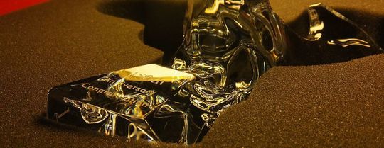 バカラ商品一覧ページ：雄大なバカラ アメリカンイーグルのクリスタル像。台座部分には『150th Anniversary Congratulation』と名入れ彫刻が施されており、記念すべき節目を祝う特別な贈り物に最適です。