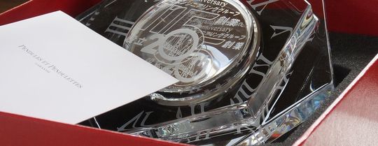バカラの置き時計への名入れ【アビスクロック】オーダーメイドの記念品