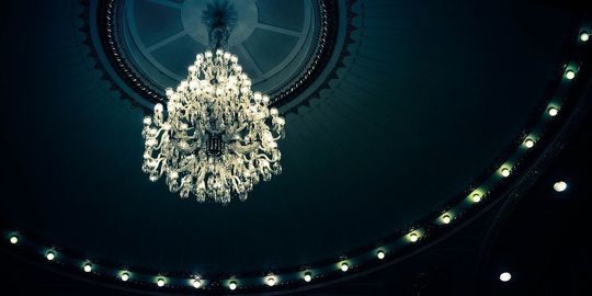 バカラブティックで伺った、バカラが高価な理由とグラスによる価格差の秘密を紹介する読み物ページの入り口