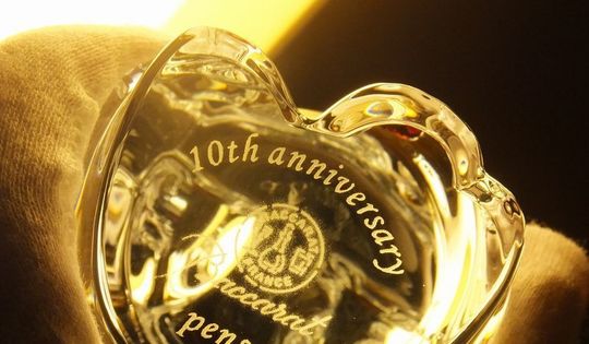 バカラの招き猫へ名入れ刻印【まねき猫】クリアクリスタル｜高級記念品
