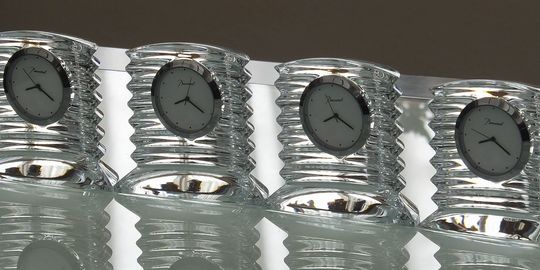 バカラ 名入れ彫刻 時計｜時を超えて輝く、想いを刻むクリスタル