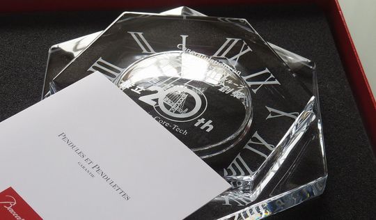 バカラ 名入れ彫刻 時計｜時を超えて輝く、想いを刻むクリスタル