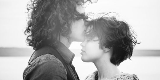 心理学の視点から見た、喜ばれるプレゼントの選び方を解説。価格よりも心が動くギフトの特徴を紹介するページの導入画像