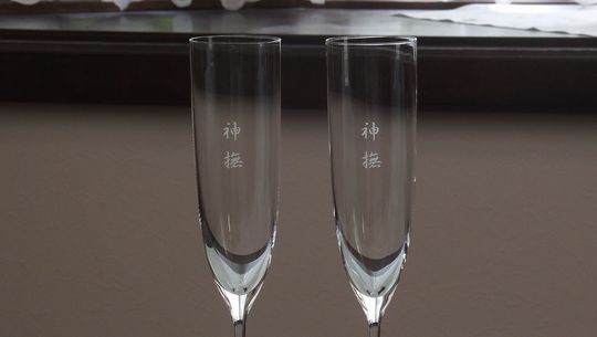 イニシャルで華やぐ名入れ彫刻｜上品に気持ちを伝えるオーダーメイドギフト