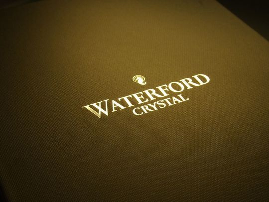 ウォーターフォードの写真立てへ名入れ｜リズモアエッセンス｜記念品