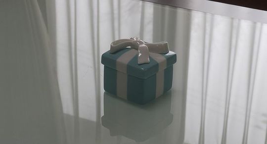 ティファニーへ名入れ｜クリスタルボックス＆ペーパーウエイト