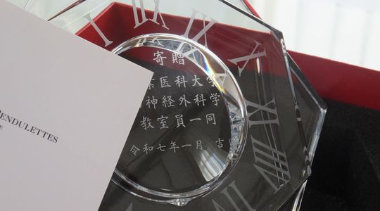 バカラの置き時計へ名入れ刻印【アビスクロック】オーダーメイドの記念品